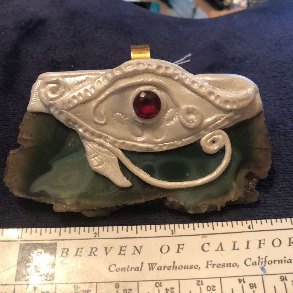 Eye of Ra on Agate